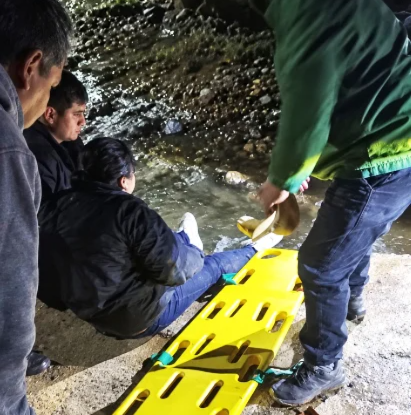 47375_75953_Rescate_mujer_arrojo_rio_sali