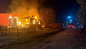 1200x680_horror-casa-familia-fue-consumida-llamas-pocos-minutos-1137543-092811-360x204