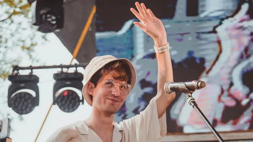 818x460_260402202125_68422