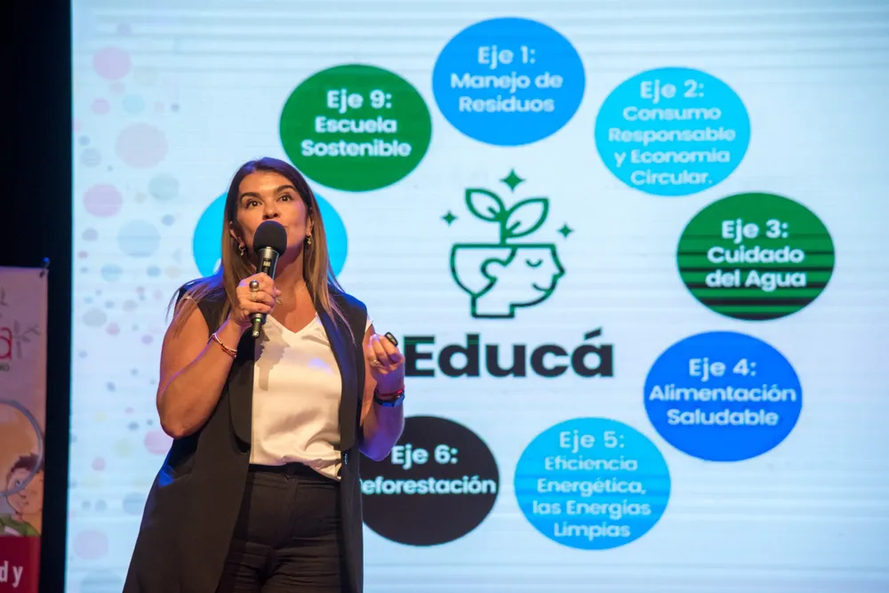 multimedia.grande.9ef3d26fe89aae01.Z3JhbmRlLndlYnA=