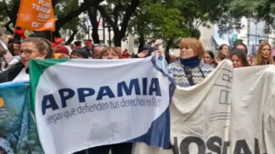 72833_M__dicos_y_odont__logos_de_PAMI_har__n_un_paro_nacional_de_96_horas_por_reclamos_salariales_2