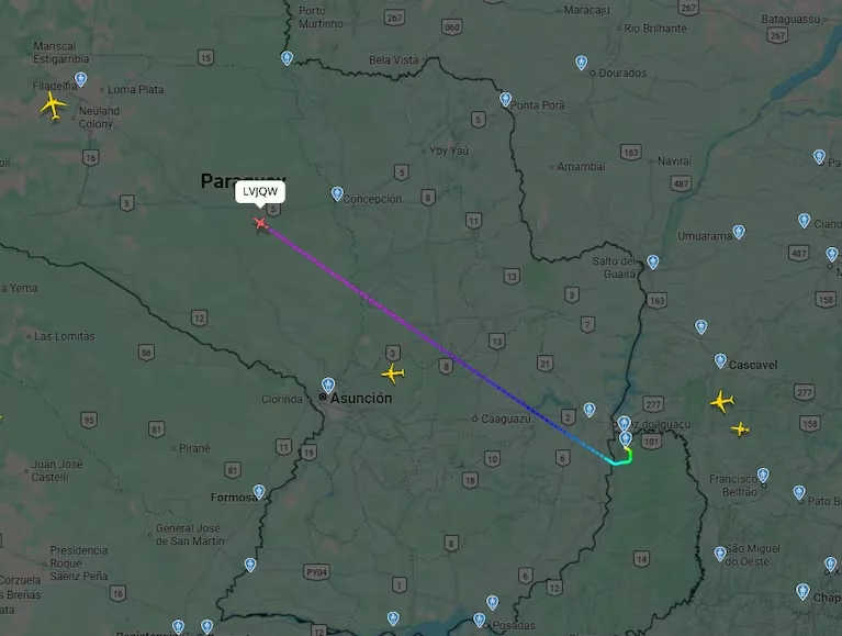 asi-avanza-el-avion-que-despego-este-miercoles-a-la-medianoche-desde-el-aeropuerto-de-puerto-iguazu-