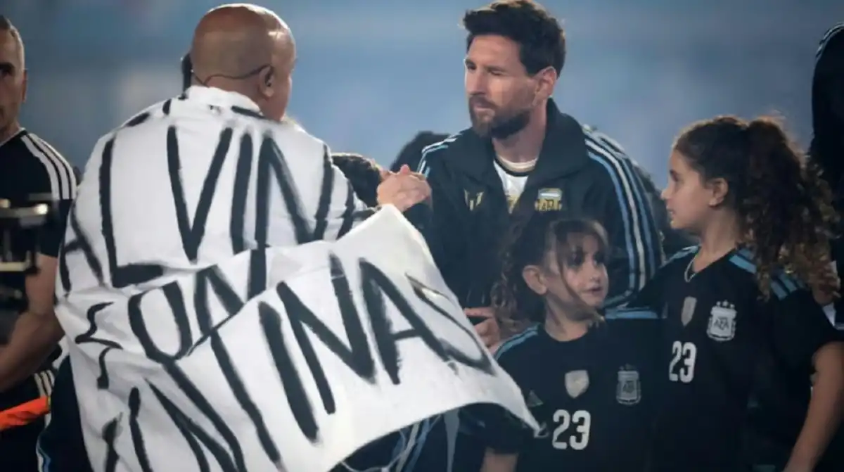1200x671_bandera-cobro-especial-protagonismo-cuando-fabio-santana-veterano-guerra-malvinas-canto-himno-1157107-131328