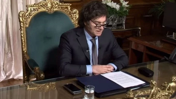 milei_firma.jpg_1756841869-728x410