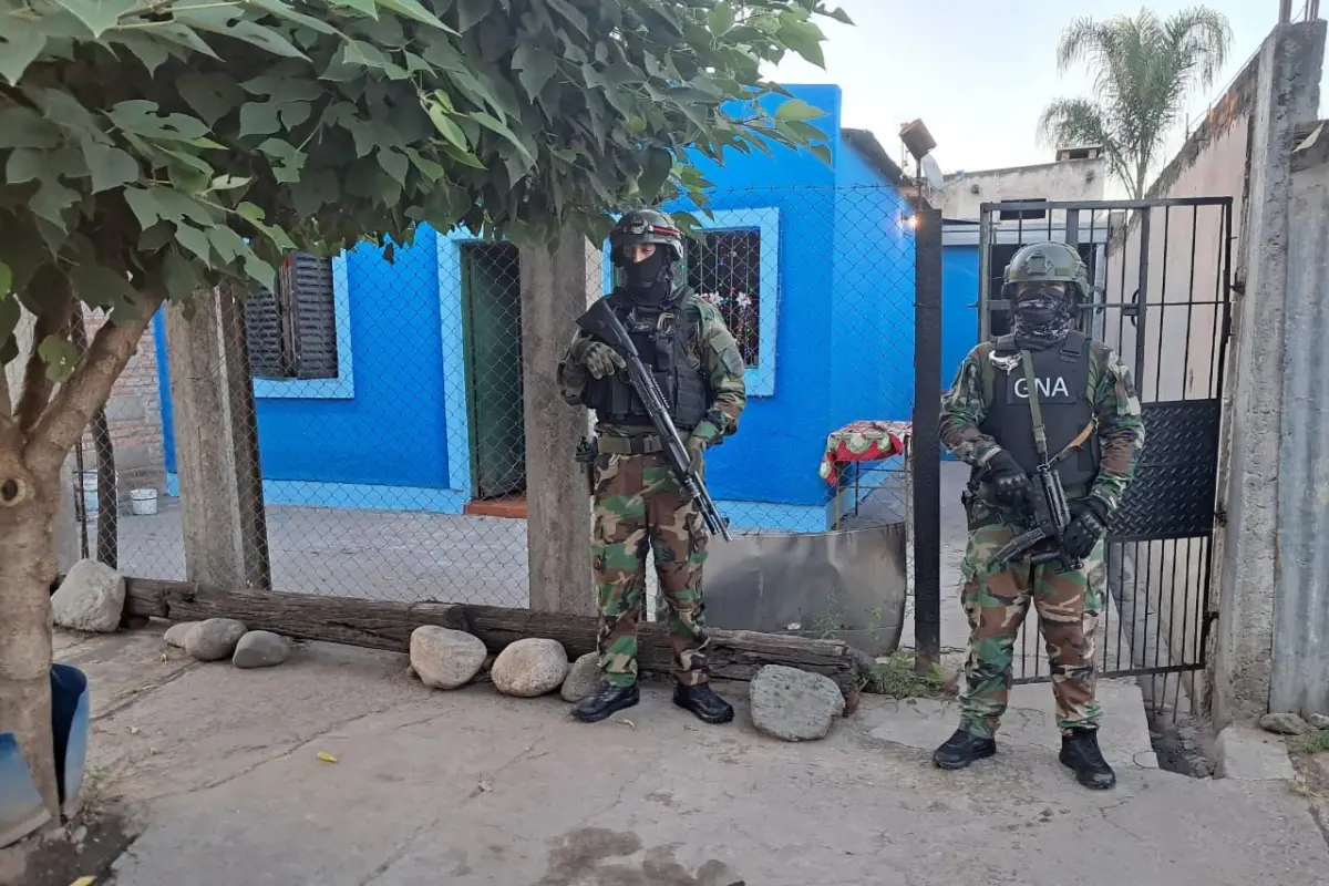 1200x800_en-acciones-gendarmes-allanaron-varios-domicilios-gran-san-miguel-tucuman-esta-causa-1117134-090043