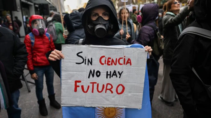 6938157b7dc07_700_394! (1)