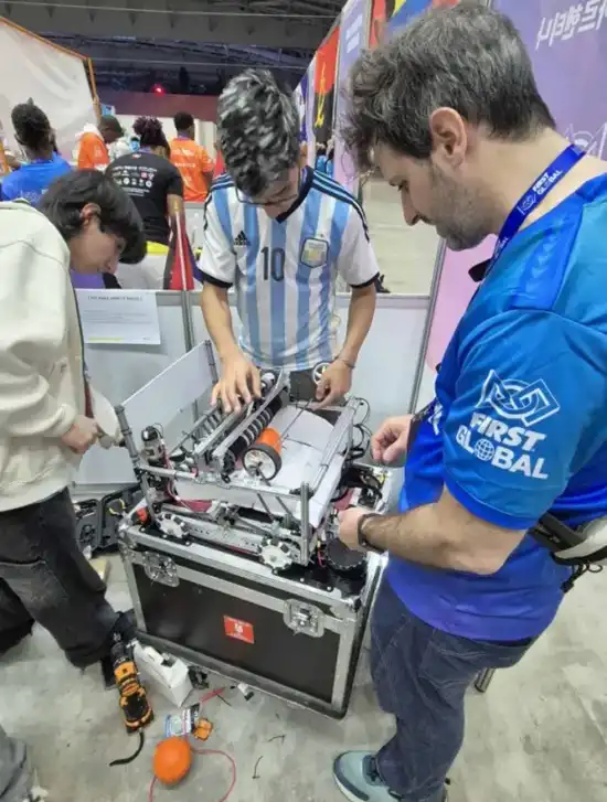 550x727_corea-estudiantes-tuvieron-volver-armar-robot-al-llegar-al-pais-1158164-115139