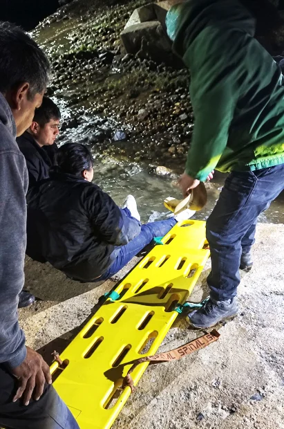 47375_75953_Rescate_mujer_arrojo_rio_sali