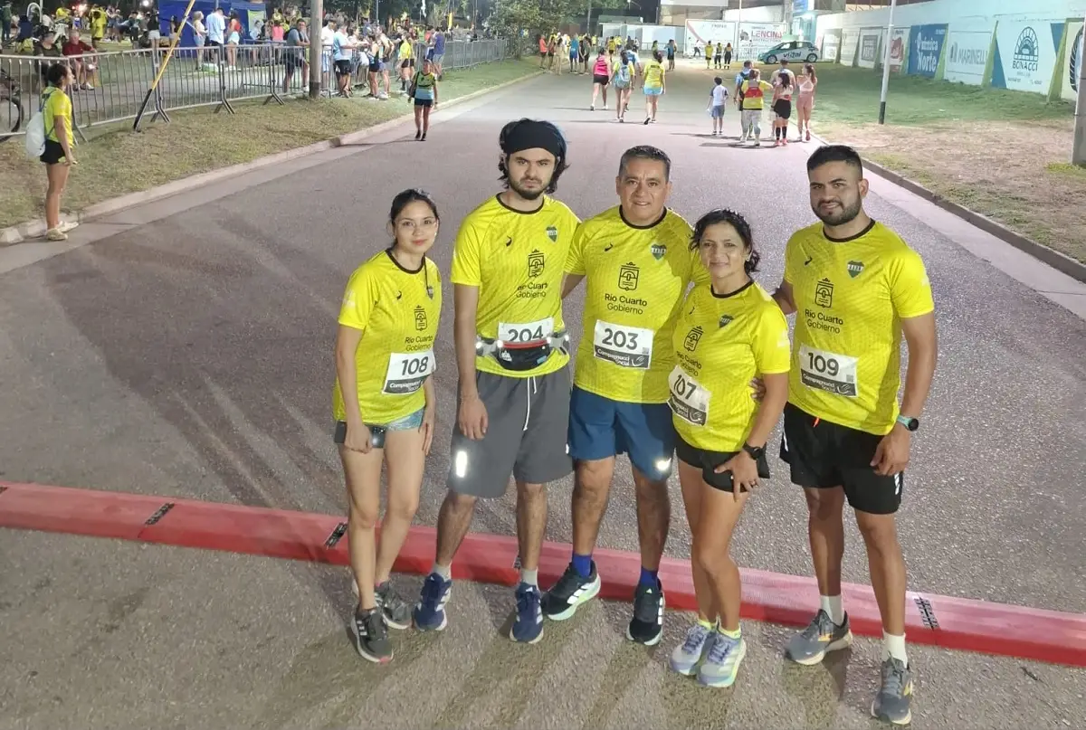 1200x807_familia-tucumana-recibio-2026-corriendo-cuando-brindis-se-hace-despues-llegar-meta-1118997-102533