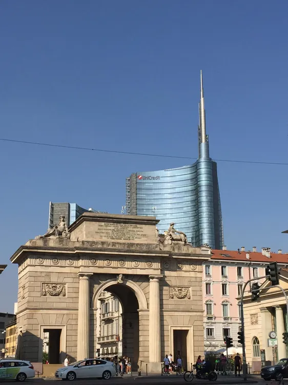Porta_Garibaldi_e_Torre_UniCredit