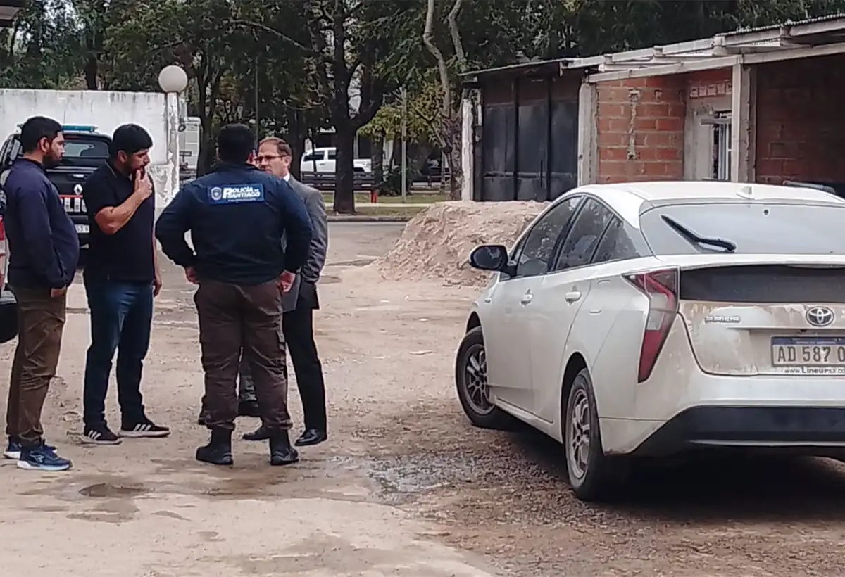 1200x820_analizando-fiscal-termense-gustavo-montenegro-dialoga-policias-antes-revisen-auto-se-trasladaba-profesional-1147928-001006